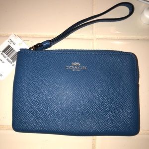 👜BLUE COACH WRISTLET😍
